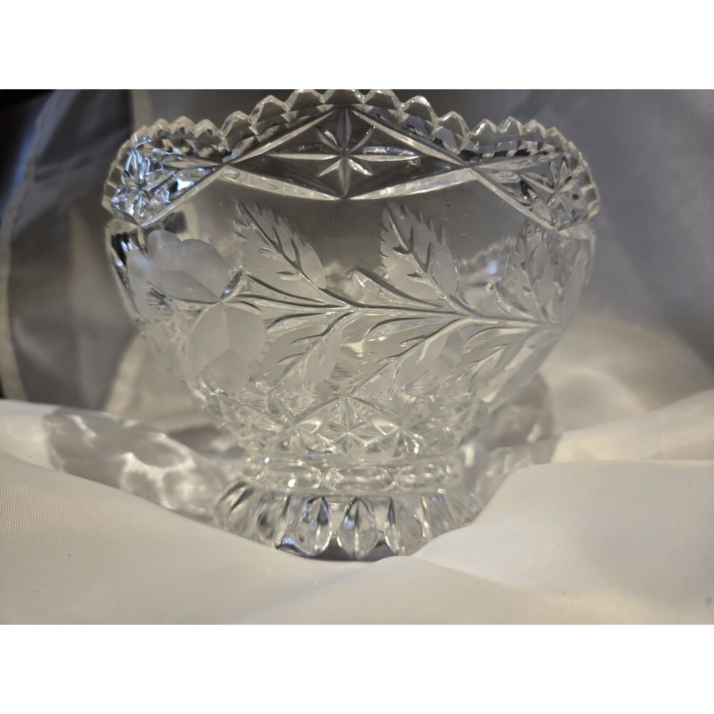 Lovely Lausitzer Lead Crystal Hand Cut Frosted Roses Candy Dish / Bowl G. D. R.